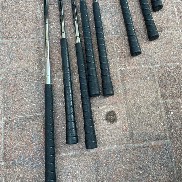 Golf clubs TZIII iron set 8 pc in right handed 
Steel shafts - Picture 4 of 9